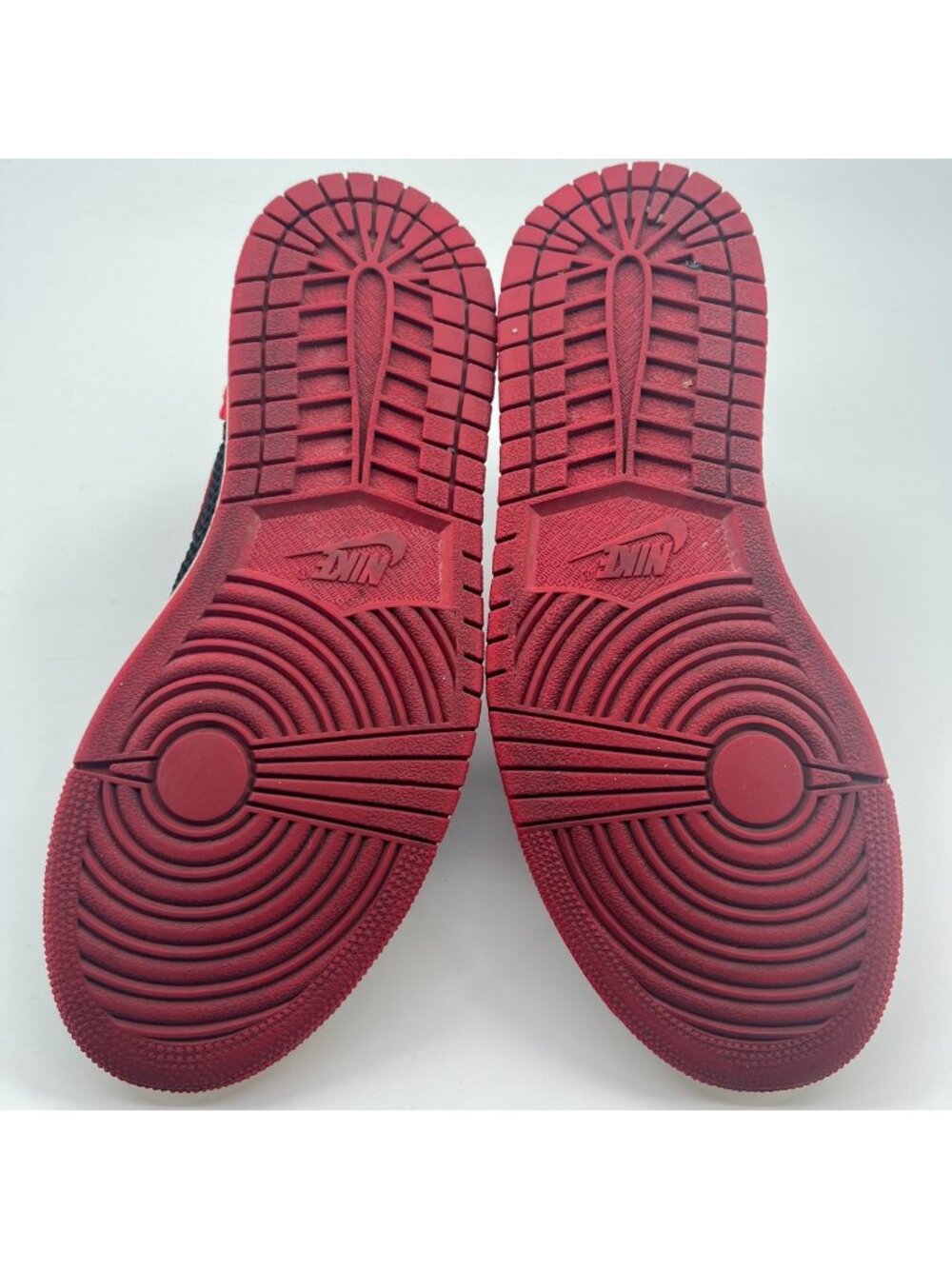 Nike Air Jordan 1 Retro Hi Flyknit Boys Size 5.5Y Red Basketball Shoes Sneakers - Picture 8 of 10